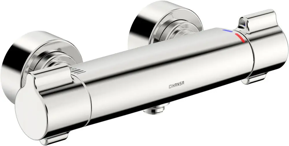 Chromene Brausebatterie von HANSA mit zwei Reglern und zentralem Wasserauslass. Die Temperatur wird über Farbcodierung angezeigt.